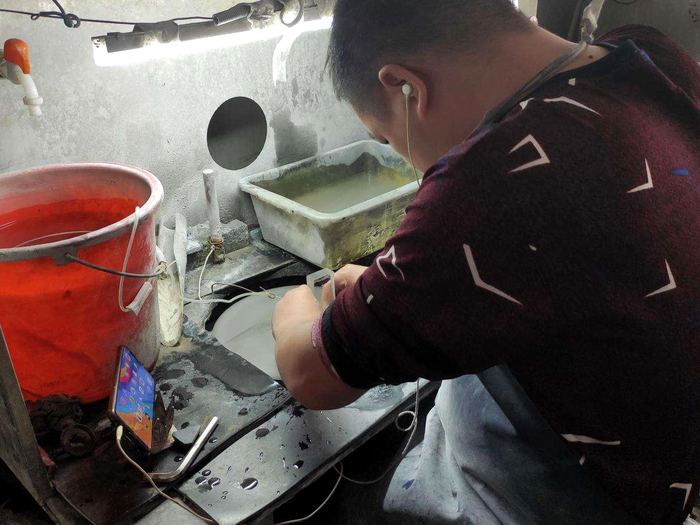 Fine grinding K9 crystal award blanks at the water trough