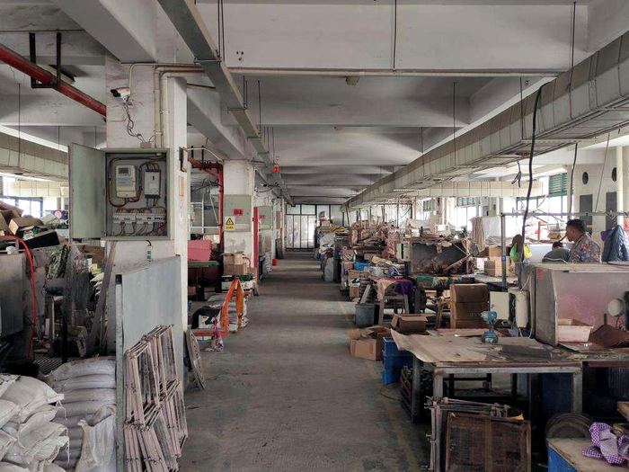 Workshop aisle of our K9 crystal blanks factory in Pujiang
